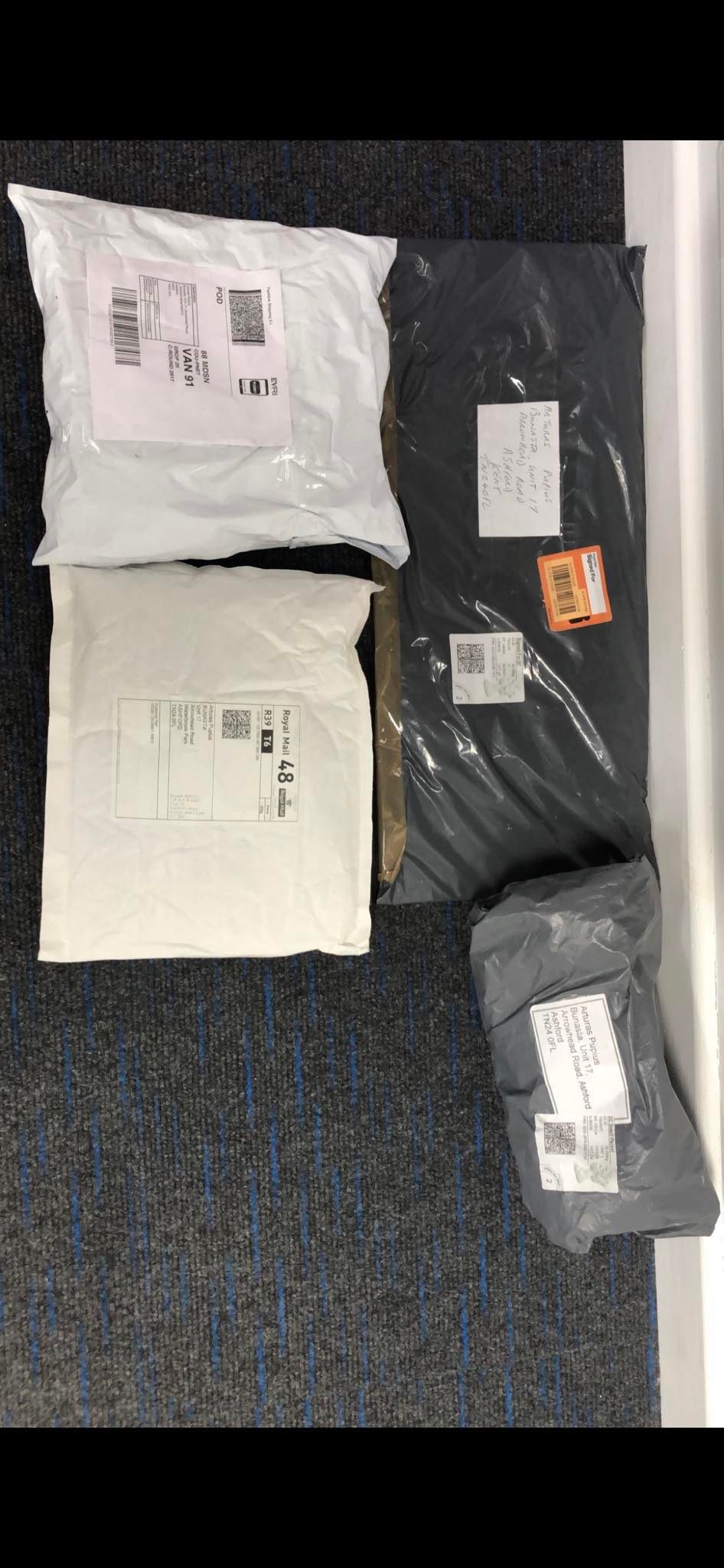 Siunta 5 nedideli paketukai. UK-LT